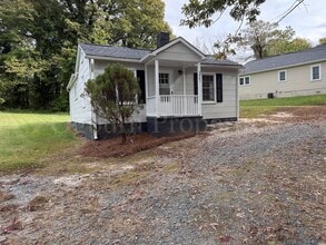 Building Photo - 3861 Leo St