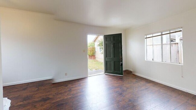 Building Photo - Charming One Bedroom Duplex in Pacific Grove
