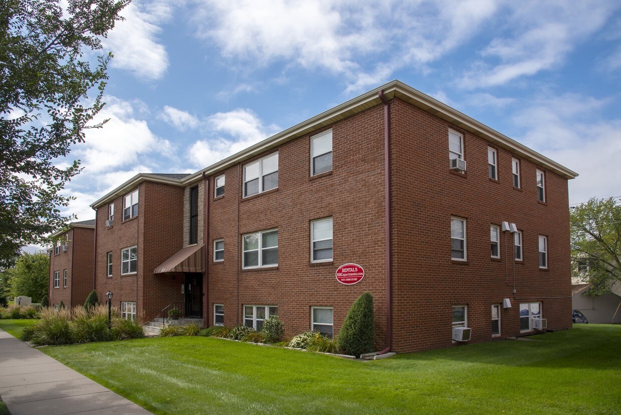 Parkway Flats Apartments in Saint Paul, MN