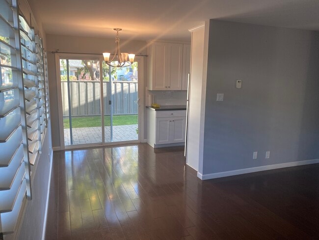 dinet area - 40 Hobart Ave