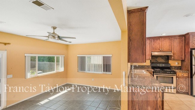 Building Photo - 3 br, 2 bath House - 14335 Sycamore Ave