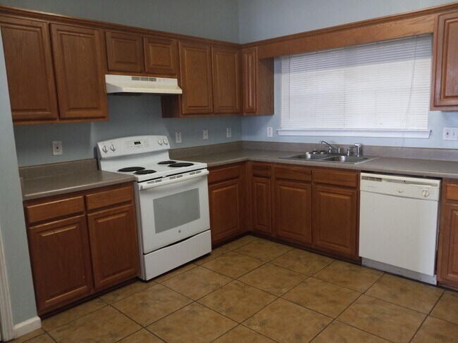 Foto del edificio - 7602 Creekside Ln
