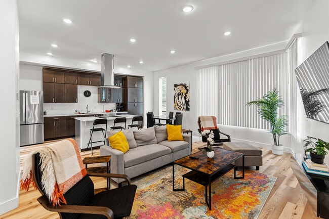 Building Photo - 5 Fyfer Pl