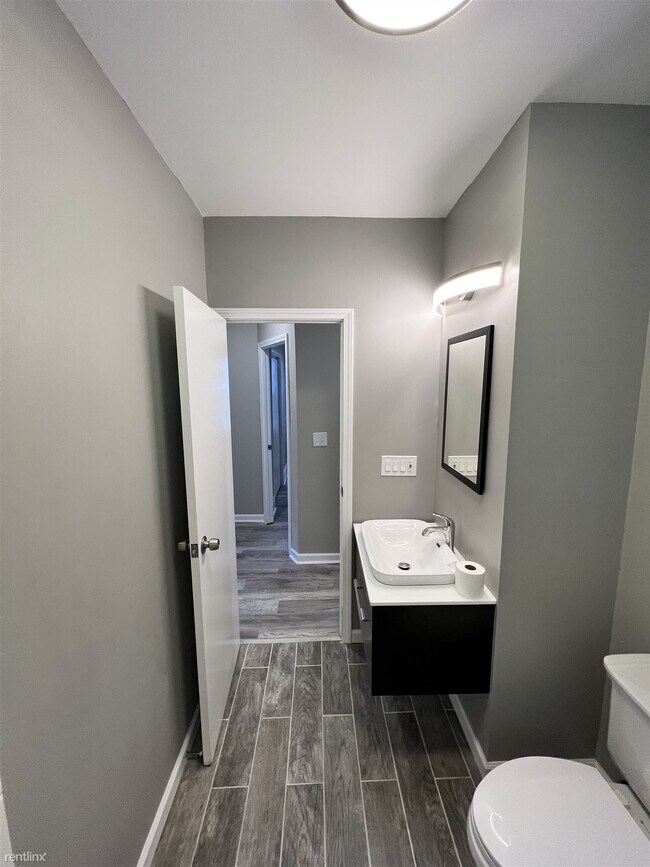 Building Photo - 3 br, 1 bath Duplex - 170 Lovering Avenue ...