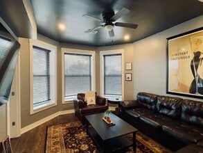 Building Photo - 1428 S Central Park Ave