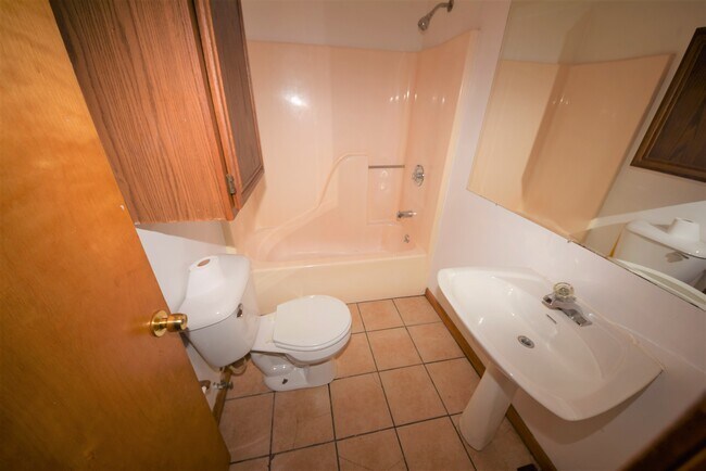Foto del edificio - 2 bedroom HOUSE For RENT