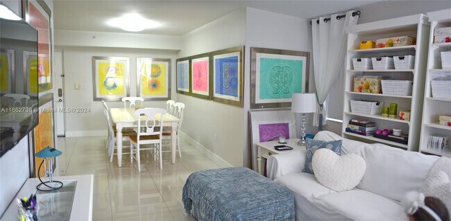 Foto del edificio - 4560 NW 107th Ave