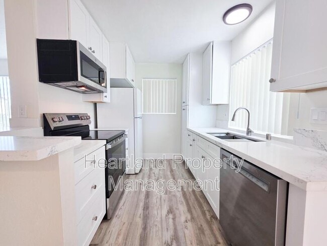Foto del edificio - 6561 Lemarand Ave