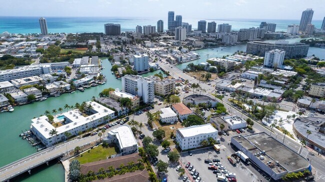 Foto del edificio - 924 Marseille Dr