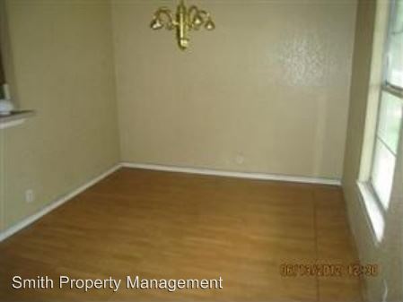 Building Photo - 2706 Carpenter Ave