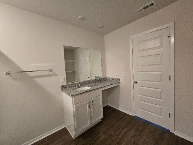 Building Photo - 1406 E Piedmont Ct