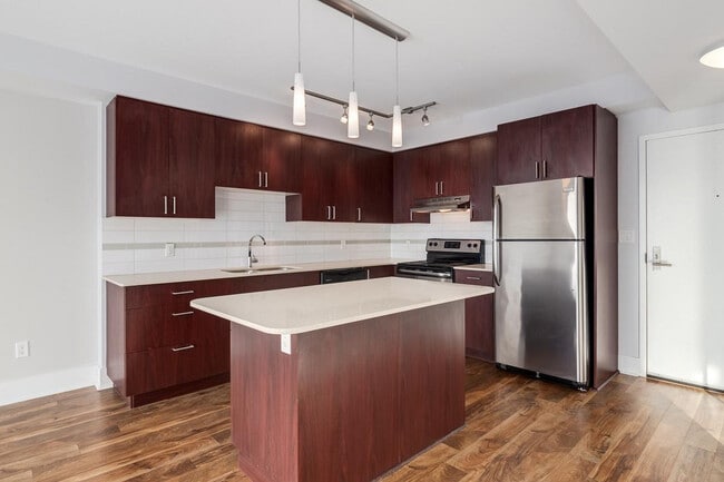 Building Photo - Elata