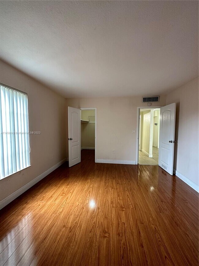 Foto del edificio - 5020 NW 79th Ave