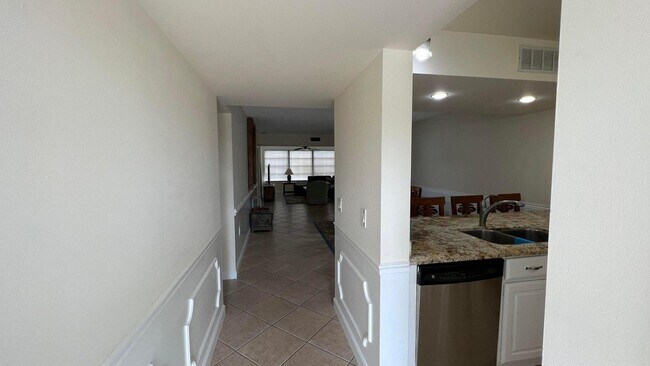 Building Photo - 6097 Balboa Cir