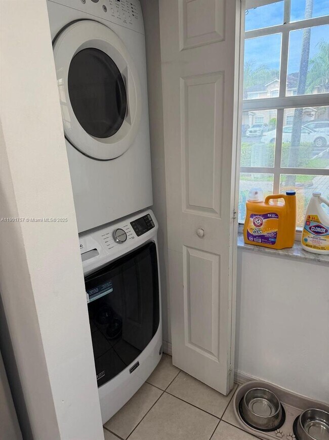 Foto del edificio - 5755 NW 115th Ct