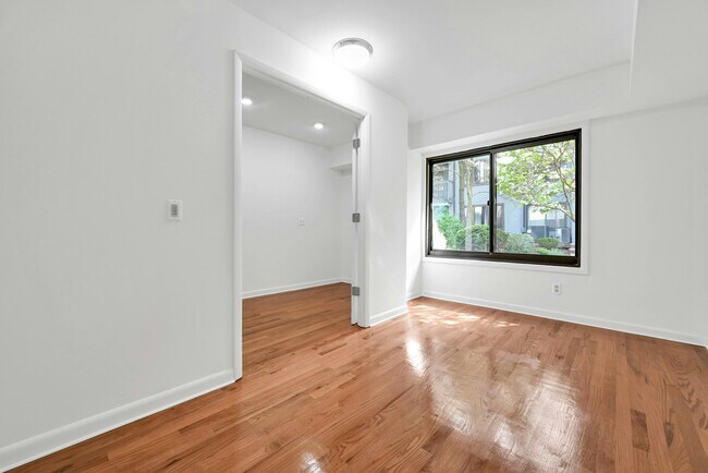 Foto del edificio - 1585 John St