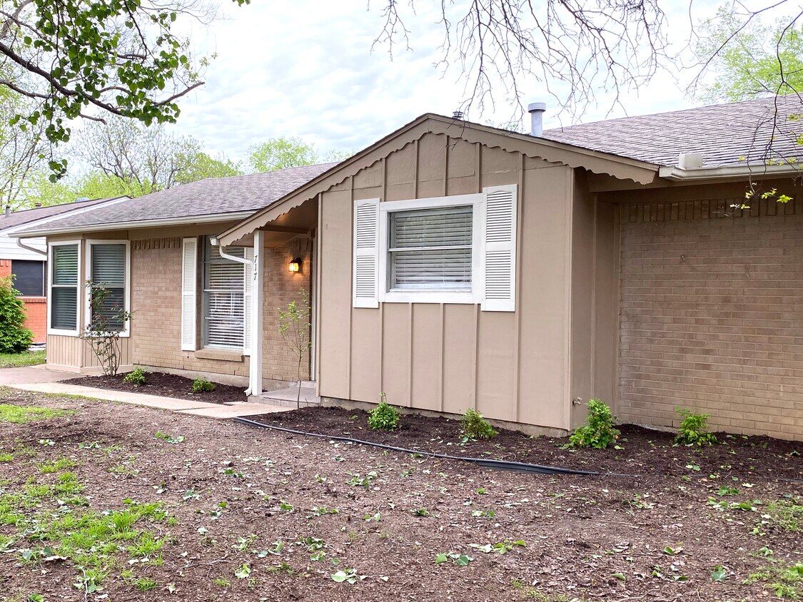 717 SW Sunnybrook Dr, Burleson, TX 76028 House for Rent in Burleson, TX