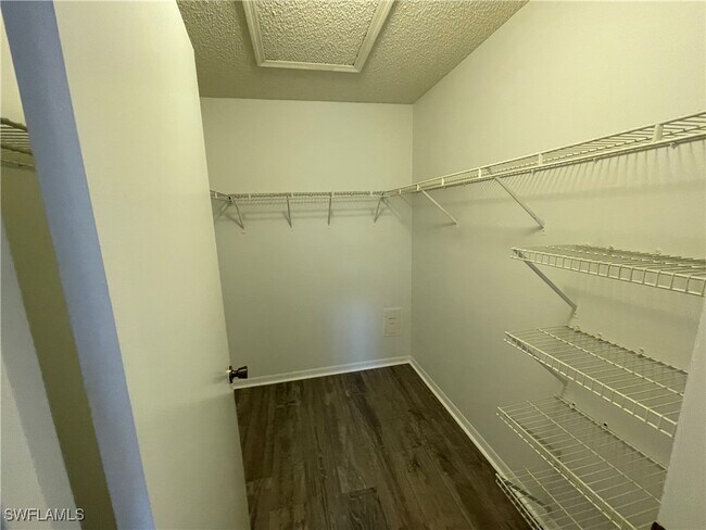 Foto del edificio - 2142 Arbour Walk Cir