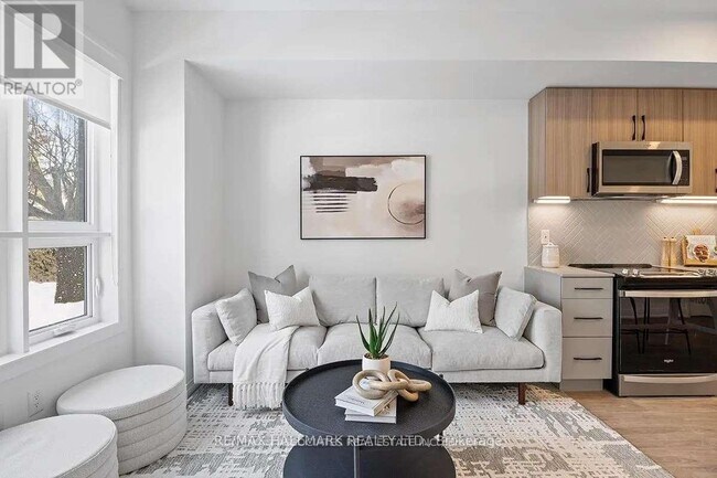 Photo du bâtiment - 15 Brenthall Ave