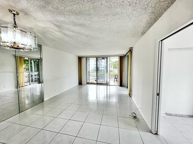 Foto del edificio - 3 br, 2 bath House - 9230 Lagoon Pl Apt 217