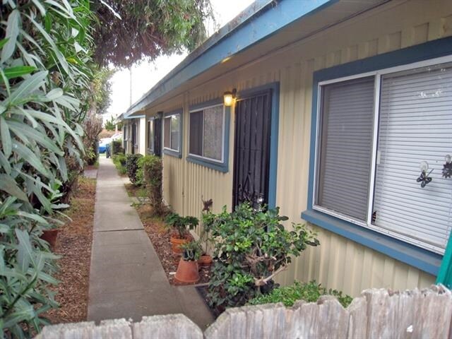 Building Photo - 4718 Voltaire St