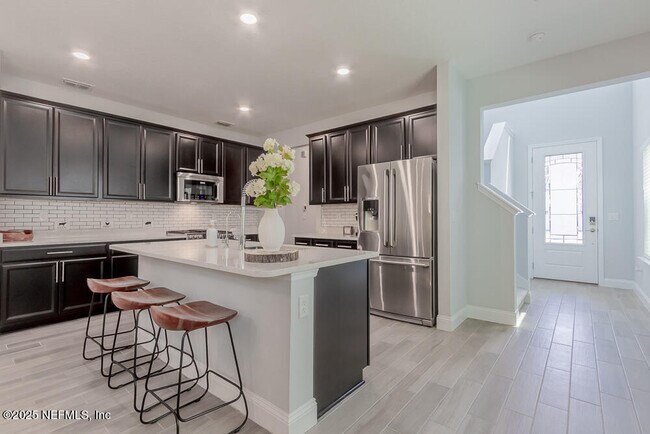Foto del edificio - 348 Clifton Bay Lp