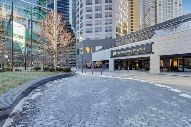 Foto del edificio - 555 W Madison St