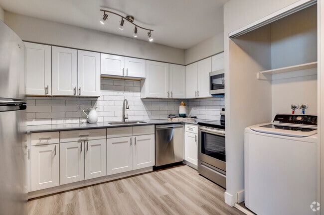Kitchen - Reef 2BR, 1BA - 672SF - Solara