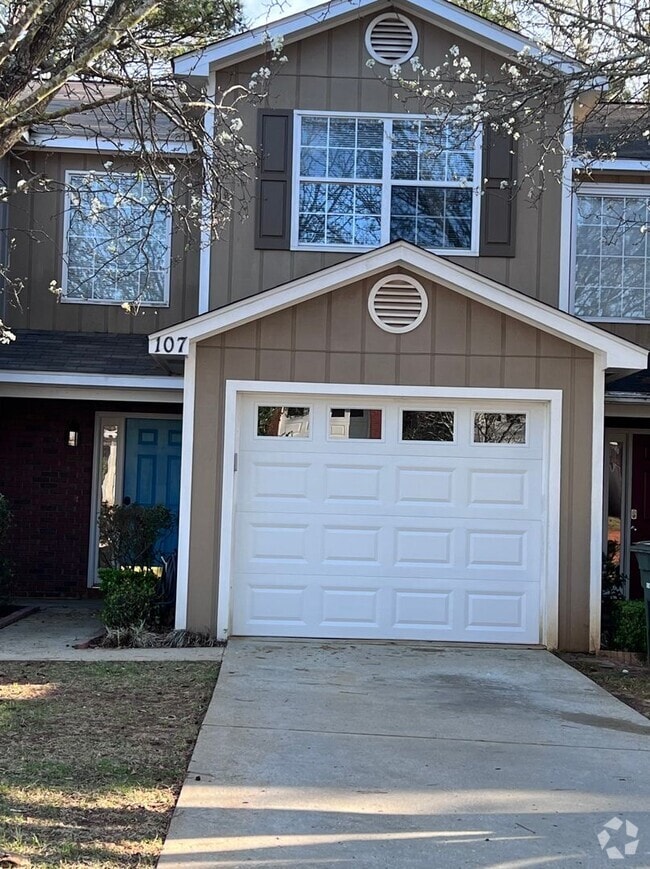 Building Photo - 107 W Briar Dr