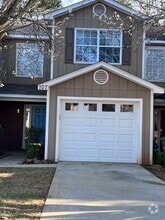 Building Photo - 107 W Briar Dr