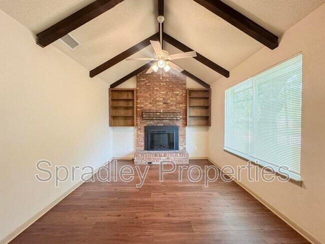Building Photo - 807 Apache Dr
