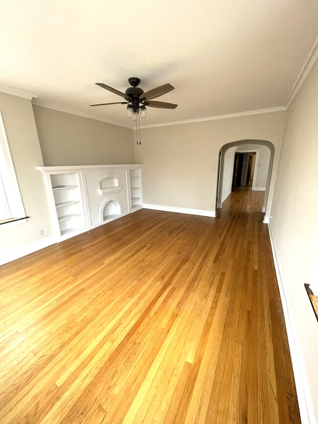 Foto del edificio - 2433 W Dakin St