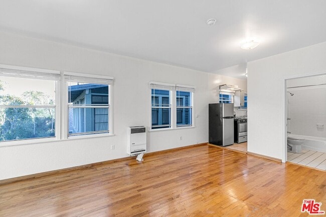 Foto del edificio - 26 Breeze Ave