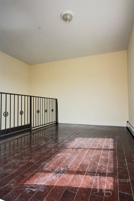 Building Photo - 3059 Crescent St