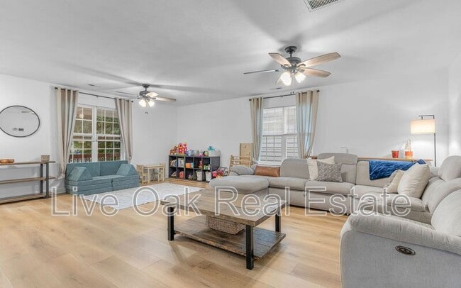 Foto del edificio - 807 Thayor St
