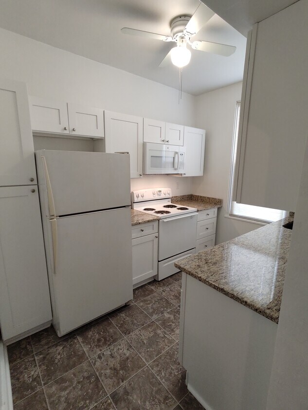Foto principal - 341 Boggs Ave