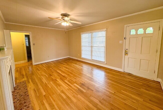 Foto del edificio - 3 bed, 2 bath in Tech Terrace with Flexibl...