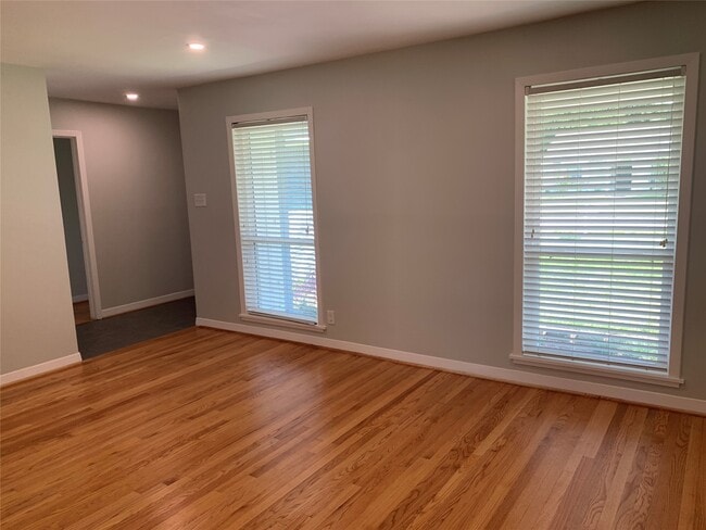 Building Photo - 4322 Kingfisher Dr