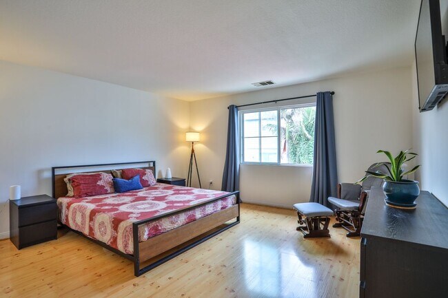 Building Photo - 17828 Woodbine Ct