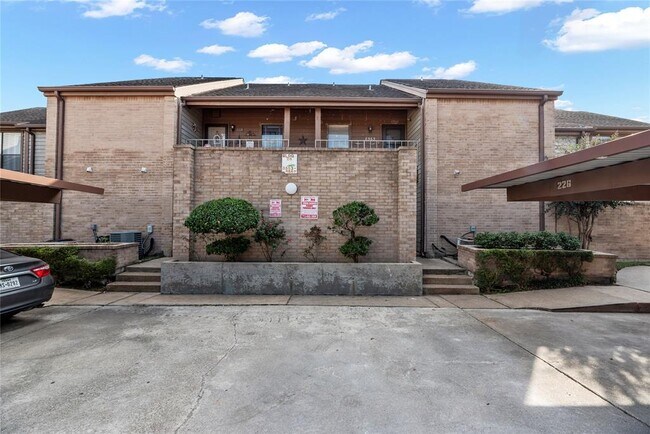 Foto del edificio - 8563 Sands Point Dr