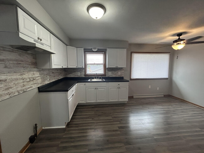 Foto del edificio - 5732-5734w villard ave