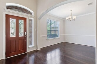 Building Photo - 114 N Hawkhurst Cir
