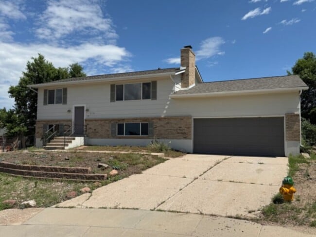 Fabulous bi level home in Vista Grand Terrace - Fabulous bi level home in Vista Grand Terrace
