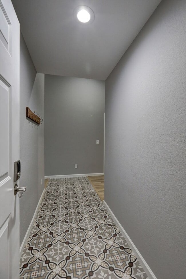 Foto del edificio - Spacious 2bd + DEN, 1.75ba Condo available in the heart of Issaquah!