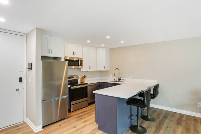 Building Photo - 3050 Rue D’Orleans