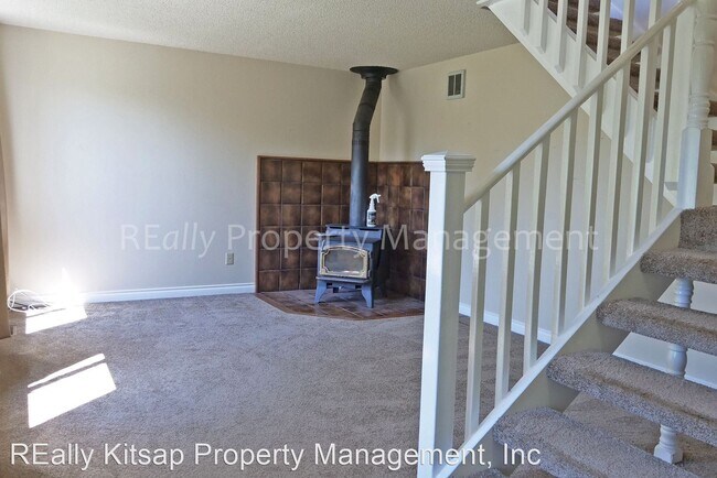 Foto del edificio - 6 br, 2.5 bath House - 511 NE Conifer Dr