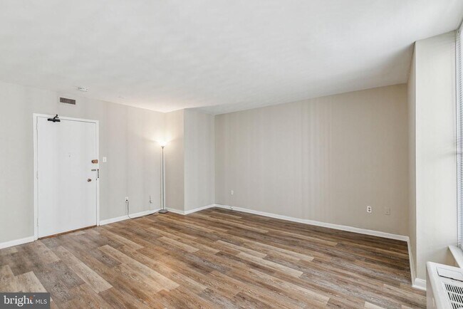 Building Photo - 135 S 19th St