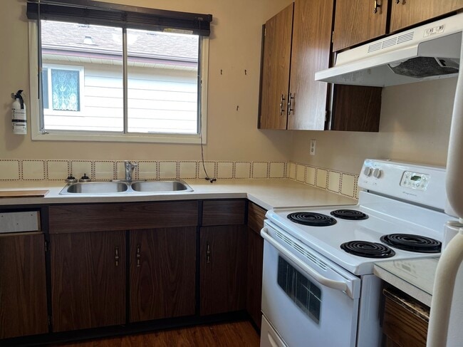Building Photo - 3 Bed 2 Bath Unit in Red Deer, AB