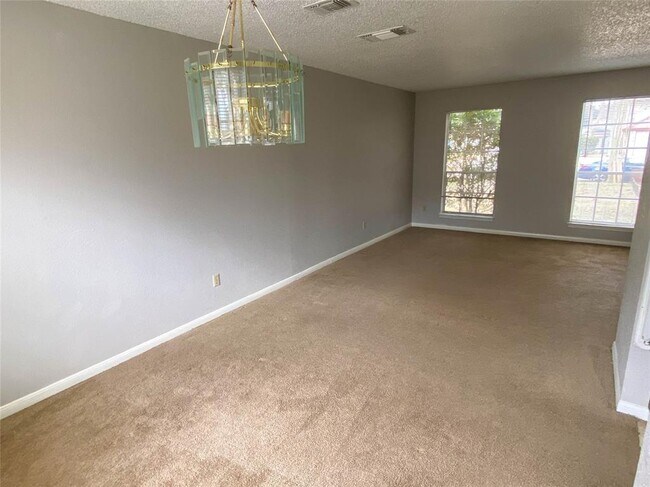 Foto del edificio - 3330 Hidden Creek Dr
