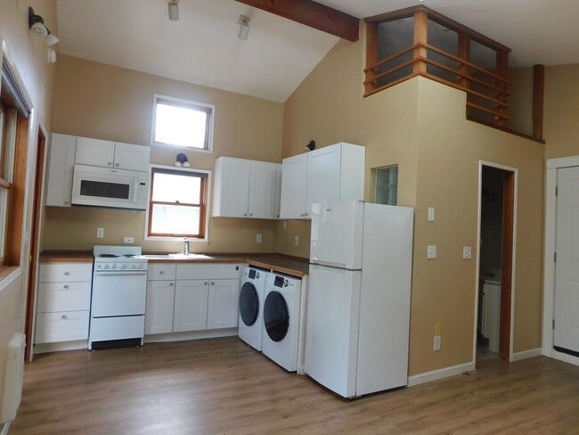 Building Photo - 2425cg